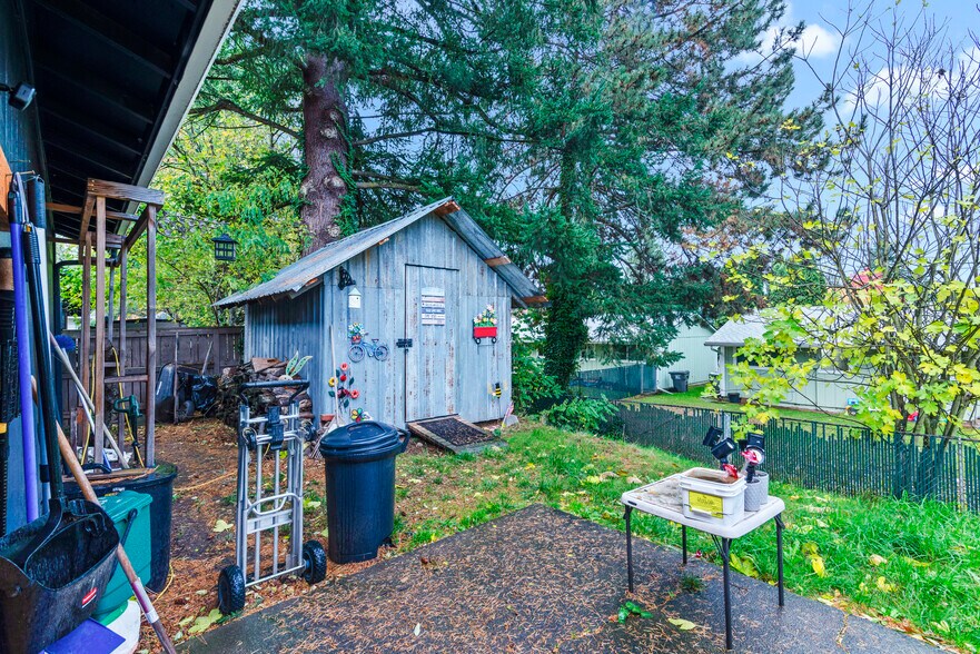 More Photos Of 15540 NE Couch St, Portland Apartments For Sale