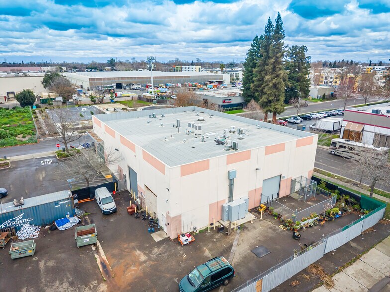 More Photos Of 1030 N D St, Sacramento Light Manufacturing For Sale