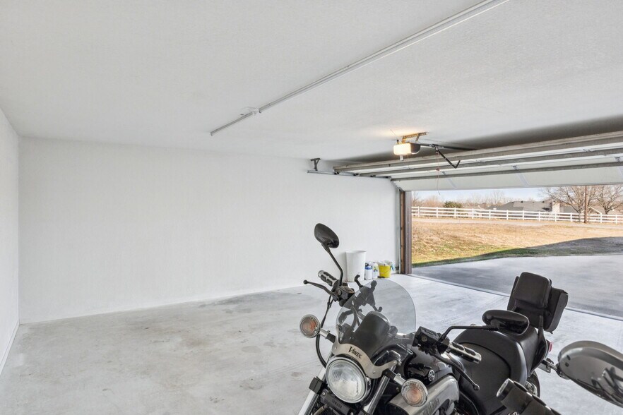 More Photos Of 930 Aviator Dr, Fort Worth Specialty For Sale