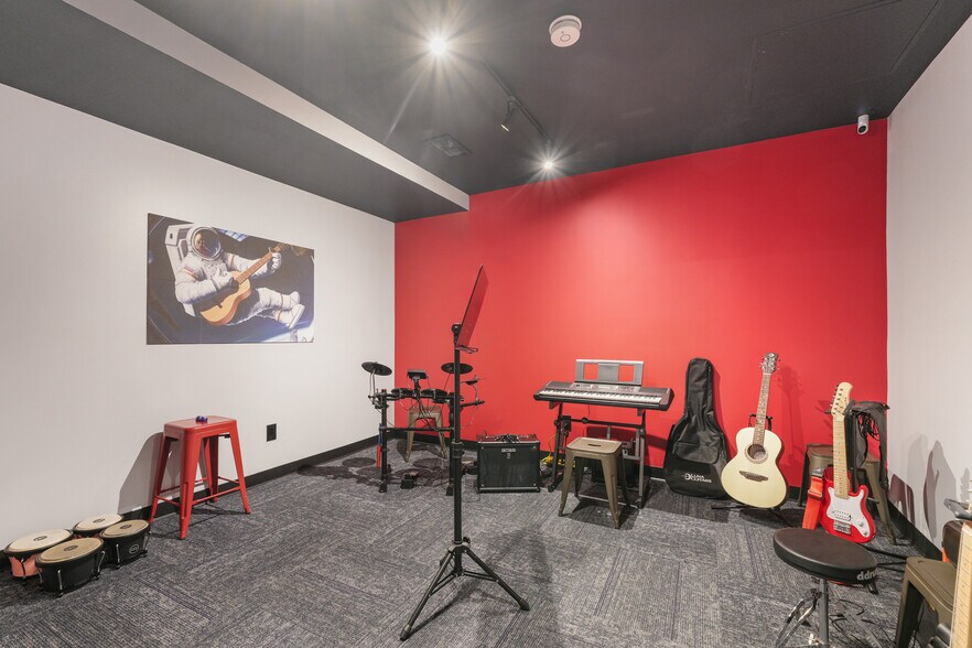 More Photos Of 301 Hoboken Rd, Carlstadt Storefront Retail Office For Sale