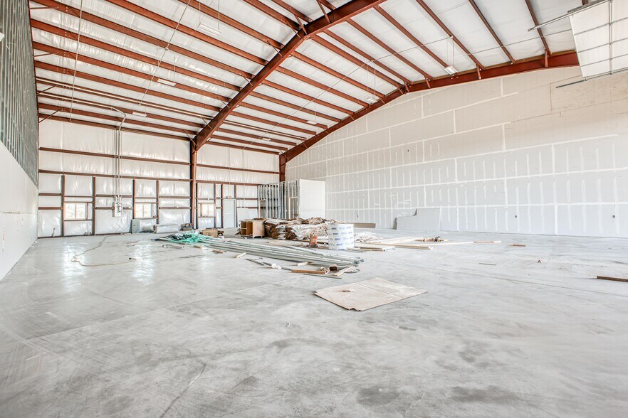More Photos Of 10100 Railroad Dr., El Paso Warehouse For Lease