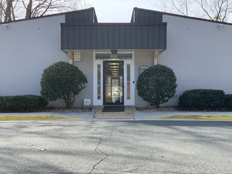 Primary Photo Of 1712 Clubhouse Rd, Reston Medical For Lease