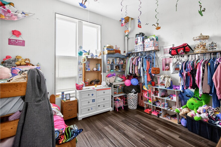 More Photos Of 100 Main St, Moro Specialty For Sale
