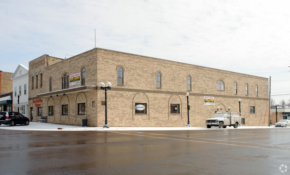 More Photos Of 414 Broadway St, Baraboo Storefront Retail Office For Lease