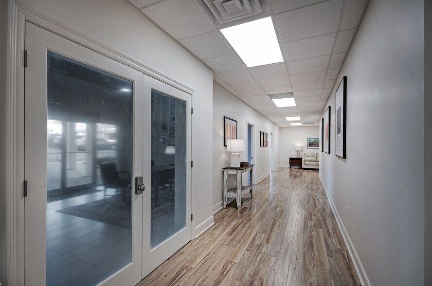 More Photos Of 905 N State St, Jackson Coworking Space