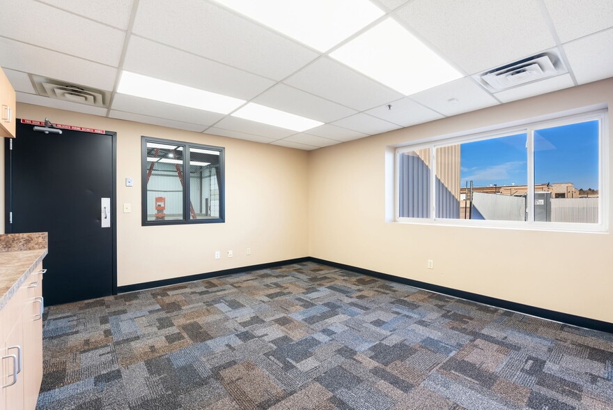 More Photos Of 2150 Victor Pl, Colorado Springs Distribution For Lease