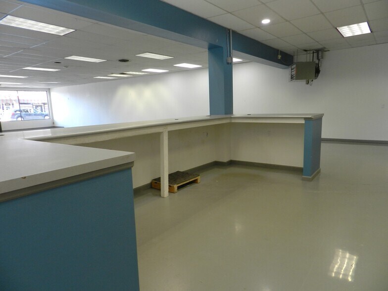 More Photos Of 202 E Main St, Montrose Storefront Retail Office For Lease