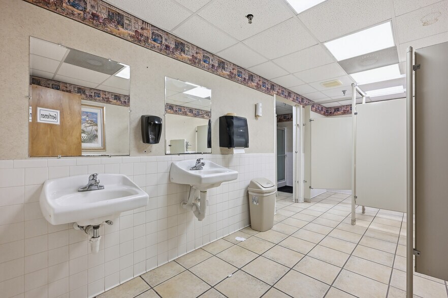More Photos Of 89 Hunting Quarter Rd, Greenwood Trailer Camper Park For Sale