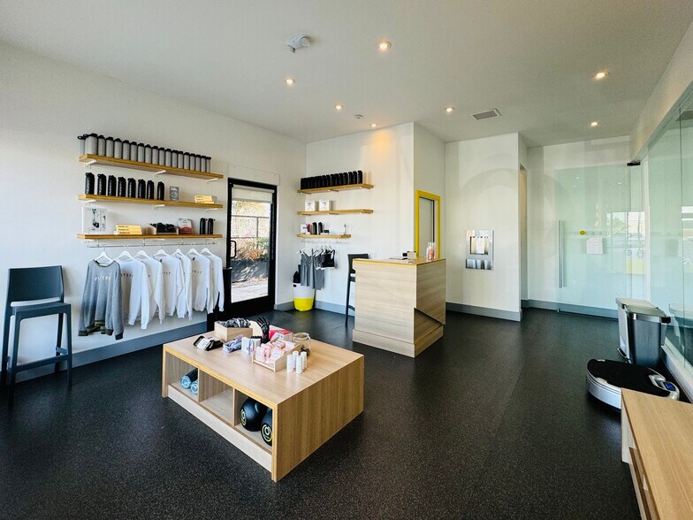 More Photos Of 1915-1919 Lincoln Blvd, Venice Storefront For Lease