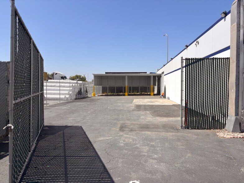 More Photos Of 1411 N Daly St, Anaheim Manufacturing For Lease