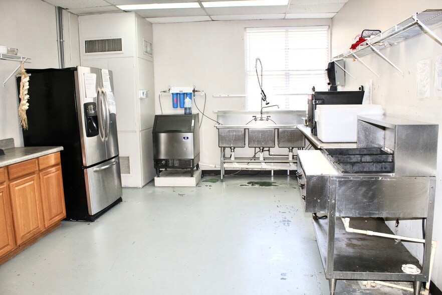 More Photos Of 2005 N Country Club Dr, Montgomery Schools For Sale