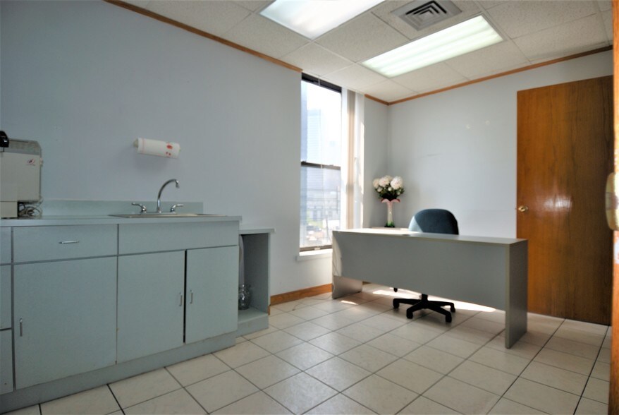 More Photos Of 7-8 Chatham Sq, New York Office For Lease