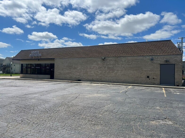 More Photos Of 226 S Sheridan Rd, Waukegan Restaurant For Sale