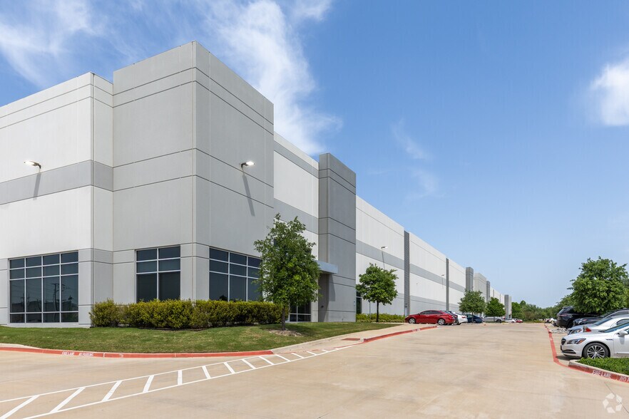 Primary Photo Of 2521-2529 Golden Bear Dr, Carrollton Distribution For Lease