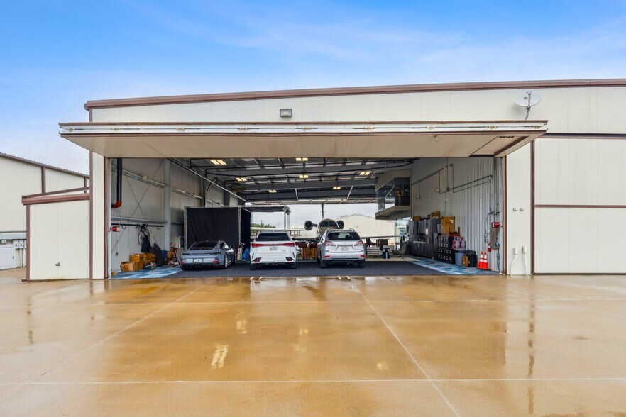 More Photos Of 15809 Addison Rd, Addison Airplane Hangar For Sale