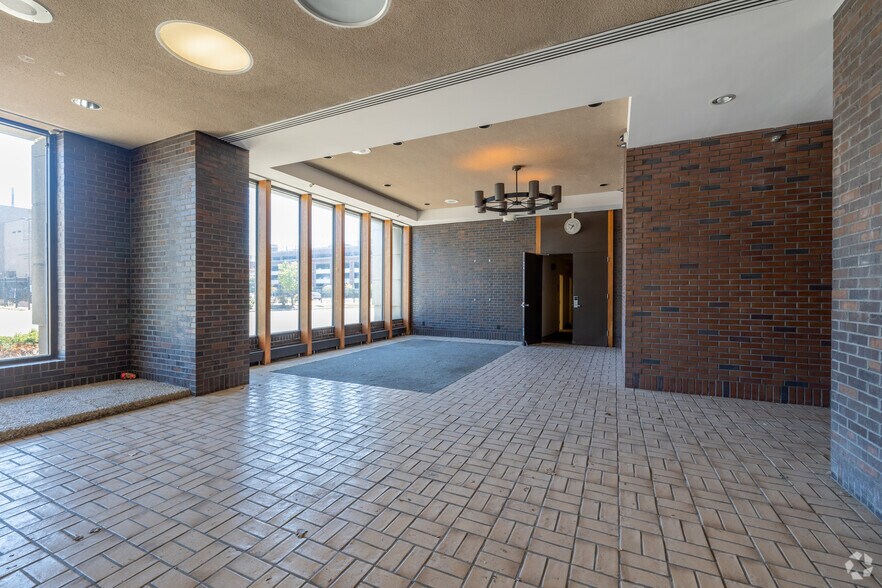 More Photos Of 110 E Warren Ave, Detroit Medical For Lease