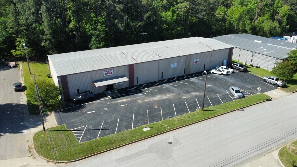 More Photos Of 1937 Deerbrook Dr, Tyler Warehouse For Lease
