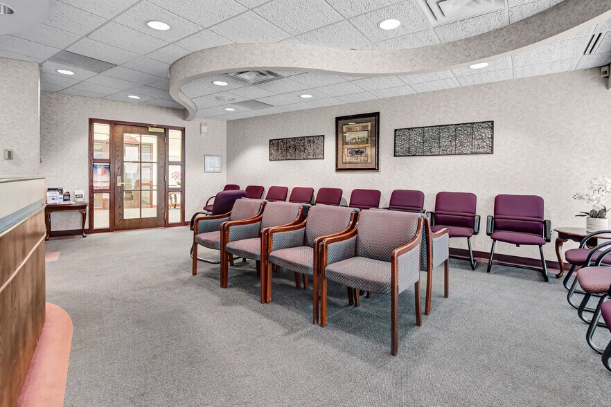 More Photos Of 1511 Northway Dr, Saint Cloud Medical For Sale