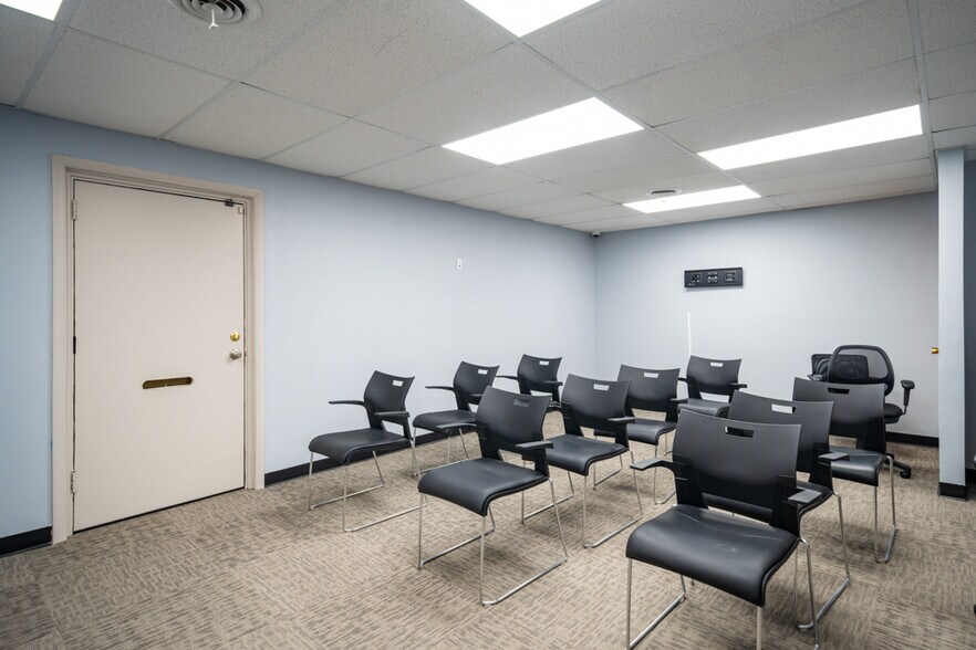 More Photos Of 50 Old Village Rd, Columbus Office For Lease