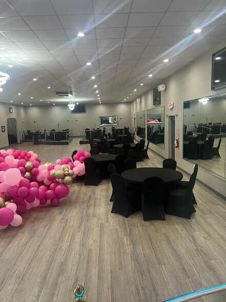 More Photos Of 8740 Ohio Dr, Plano Storefront For Lease