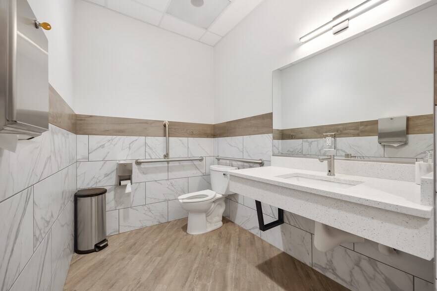 More Photos Of 9425 Sandifur Pky, Pasco Office For Sale