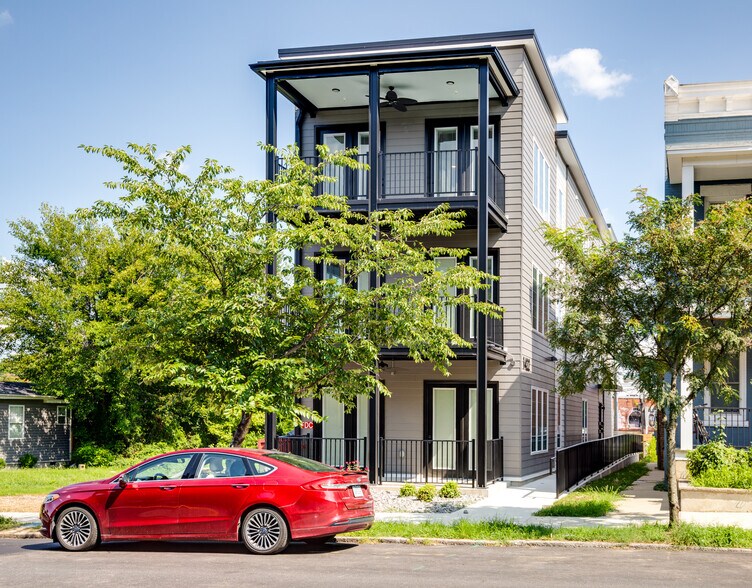 Primary Photo Of 1422 Bainbridge St, Richmond Apartments For Sale