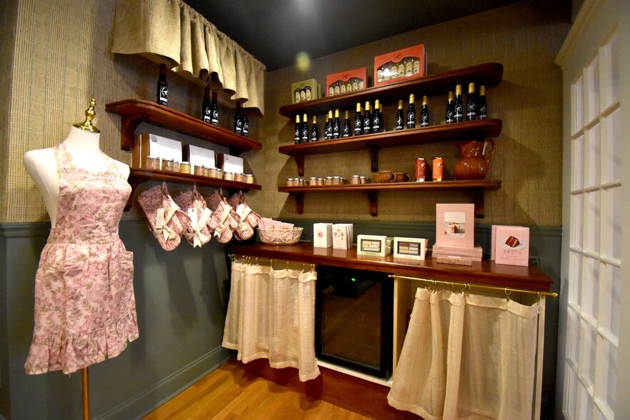 More Photos Of 6 Carlton Ave, Port Washington Storefront For Lease