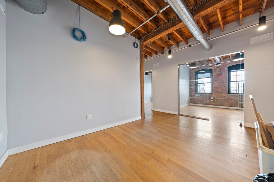 More Photos Of 12-16 Ericsson St, Boston Warehouse For Lease