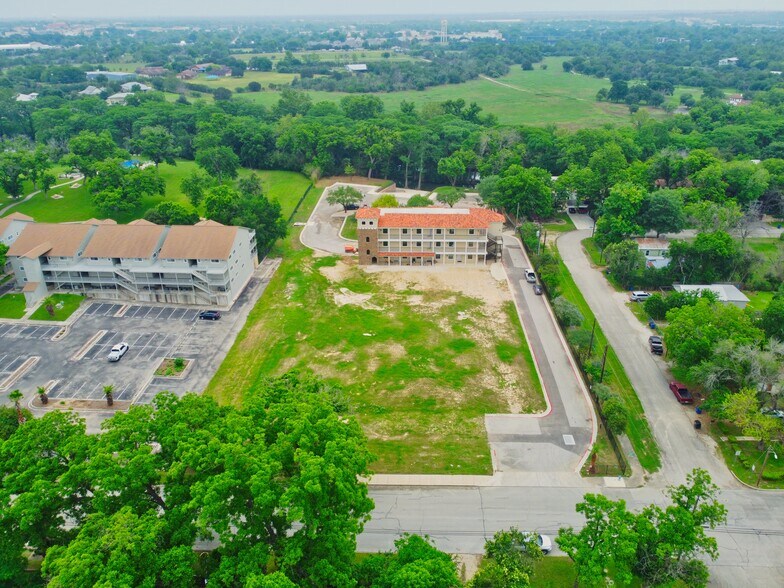 More Photos Of 640 E Mather St, New Braunfels Apartments For Sale