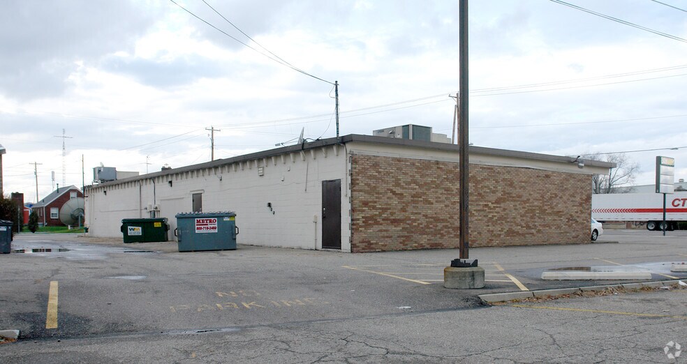 More Photos Of 4304-4310 Portage St NW, Canton Freestanding For Lease