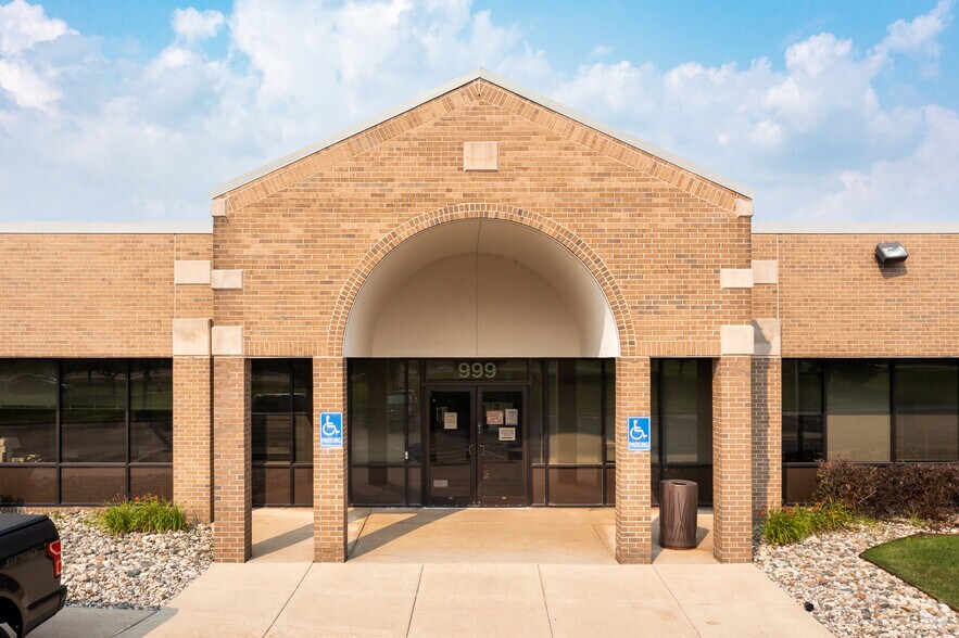 More Photos Of 999 Republic Dr, Allen Park Light Manufacturing For Sale