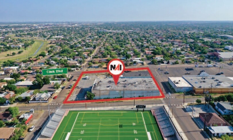 More Photos Of 201 E Clark Blvd, Laredo Storefront For Sale