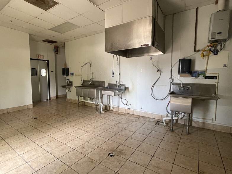 More Photos Of 4875 Highway 6 S, Missouri City Unknown For Lease