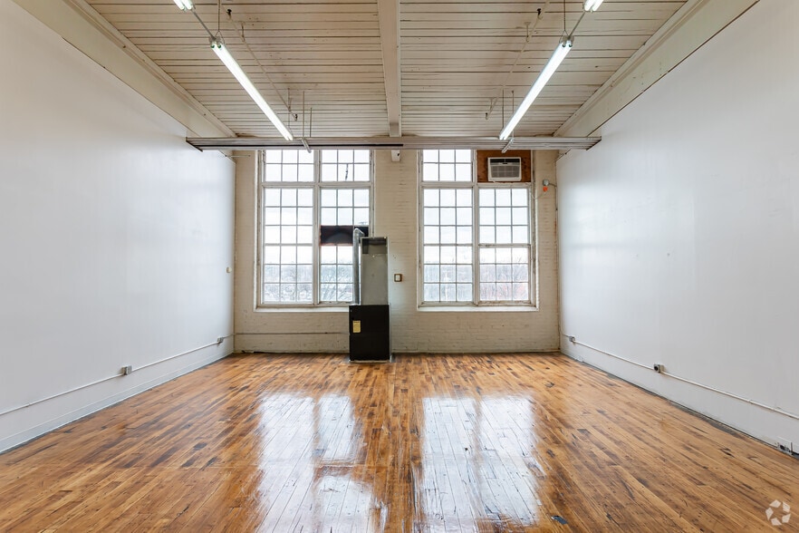 More Photos Of 165 Front St, Chicopee Office For Lease