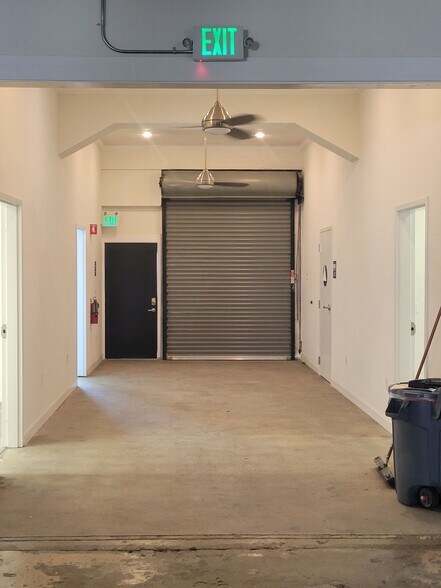 More Photos Of 953 Washington St, San Carlos Warehouse For Lease
