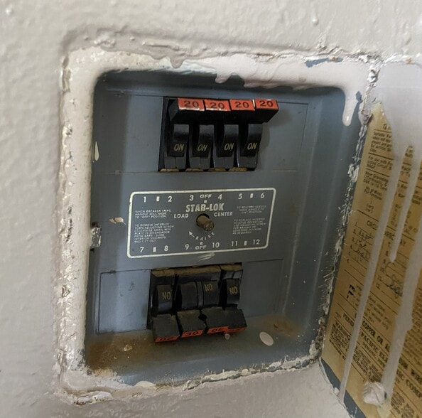 More Photos Of 1121 Jameson St, Weatherford Apartments For Sale