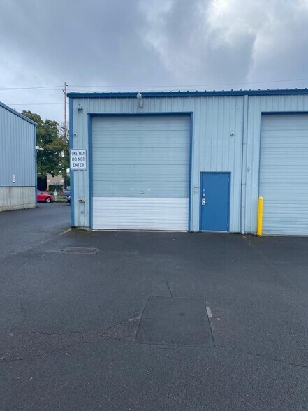 More Photos Of 9122-9124 SE 67th Ave, Portland Unknown For Lease