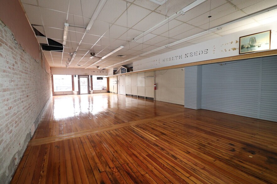 More Photos Of 1651 Washington St, Blair Storefront For Sale