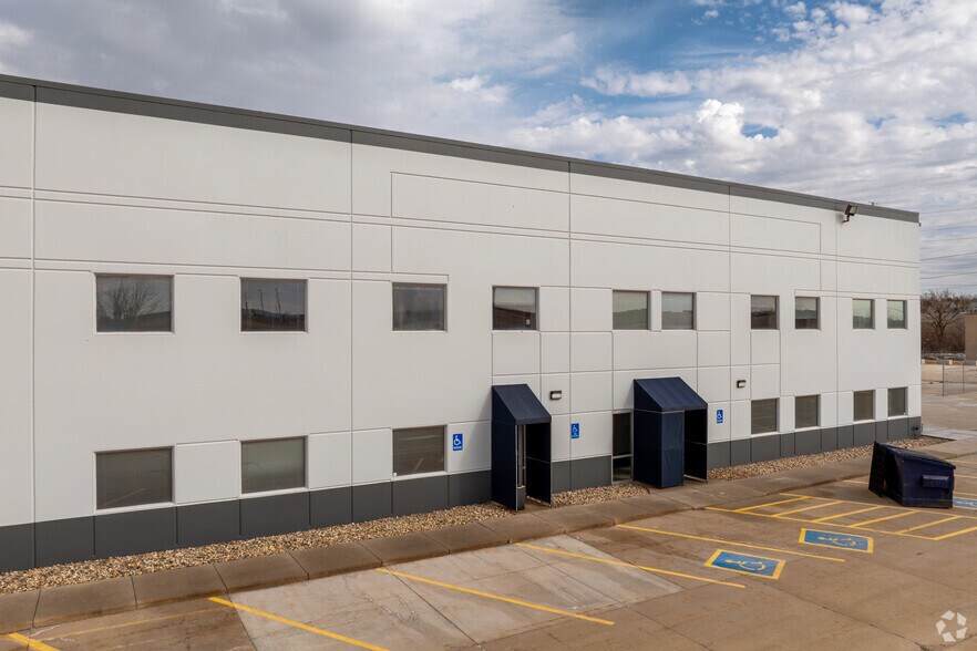 More Photos Of 8951 S 126th St, Omaha Warehouse For Sale