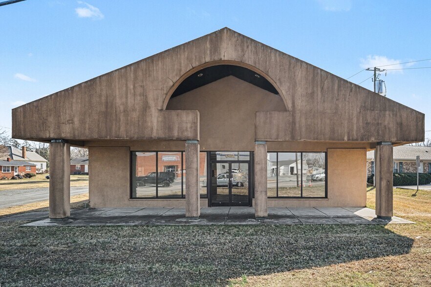 More Photos Of 6402 W Marshville Blvd, Marshville Showroom For Lease