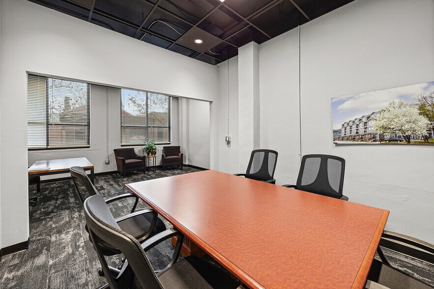 More Photos Of 300 N 5th St, Lafayette Office For Lease