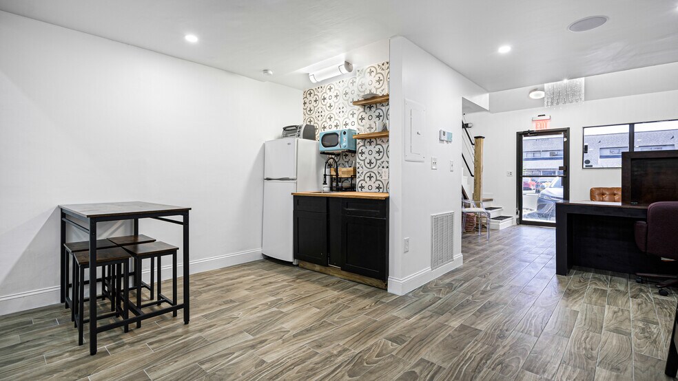 More Photos Of 5235 Ramsey Way, Fort Myers Office For Sale