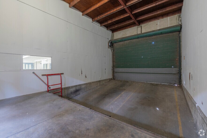 More Photos Of 1680 14th St, Oakland Warehouse For Sale