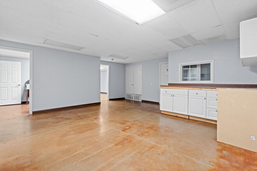 More Photos Of 5620 Rowlett Rd, Rowlett General Retail For Sale