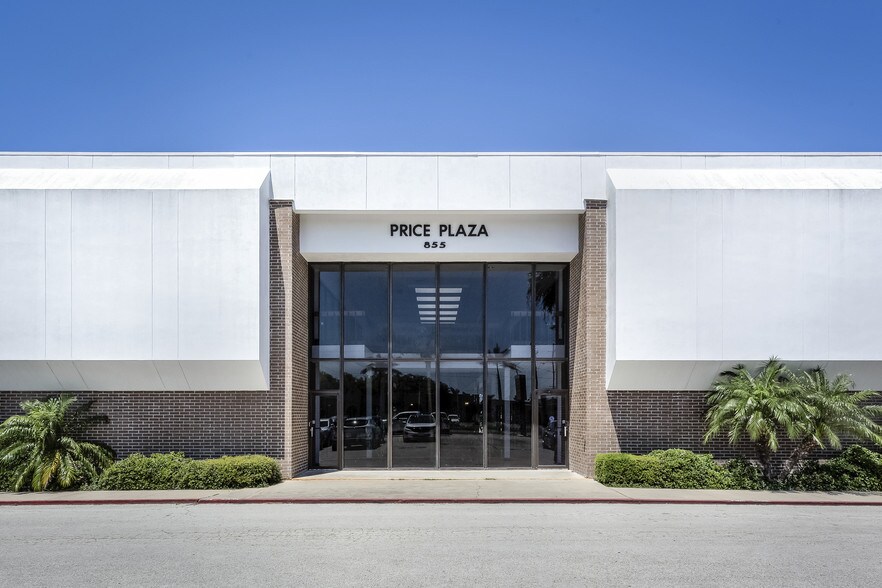 More Photos Of 855 W Price Rd, Brownsville Office For Lease
