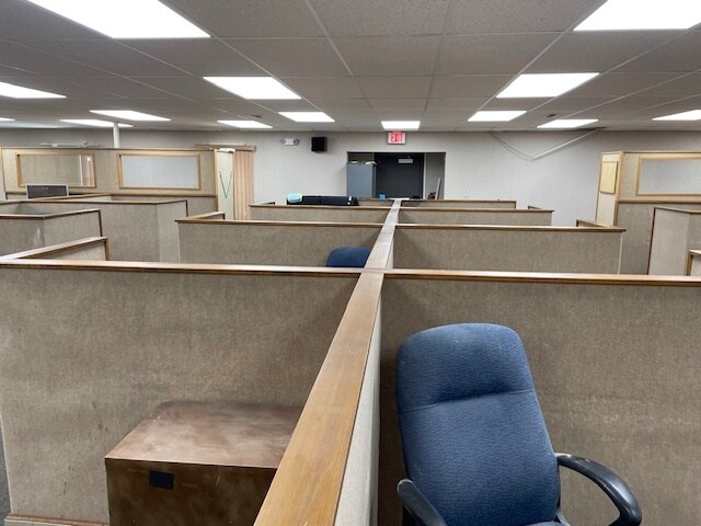 More Photos Of 2700 N Belt Hwy, Saint Joseph Office For Sale