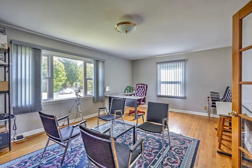 More Photos Of 719 Coshocton Ave, Mount Vernon Office For Sale