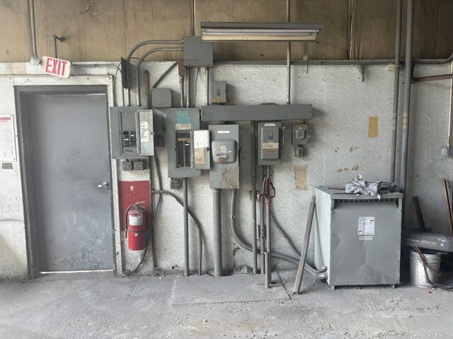 More Photos Of 1492 E Grand River Ave, Williamston Warehouse For Lease