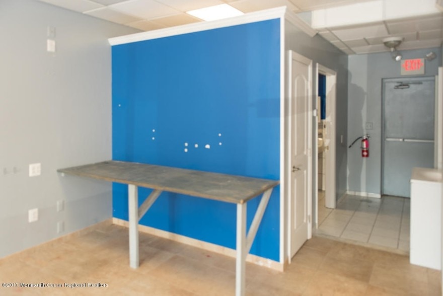 More Photos Of 441 Millstone Rd, Clarksburg Freestanding For Lease