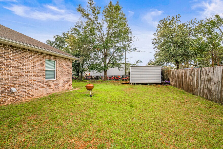 More Photos Of 10351 Chemstrand Rd, Pensacola Office For Sale